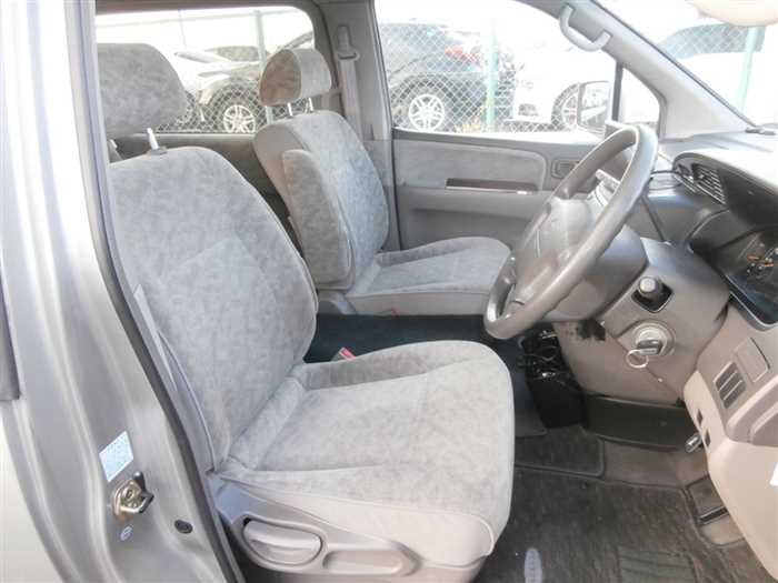 Nissan Elgrand thumbnail 13