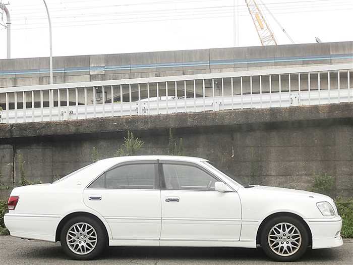 Toyota Crown 2001 photo 2