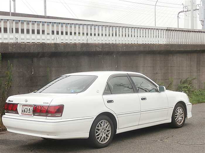 Toyota Crown 2001 photo 3