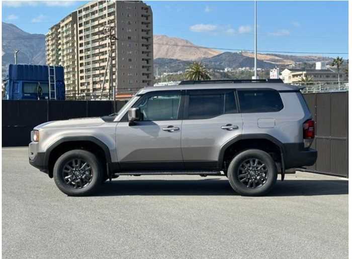 Toyota Land Cruiser VX 4WD 7 LEATHER SEATS SUNROOF 2025 — миниатюра 8