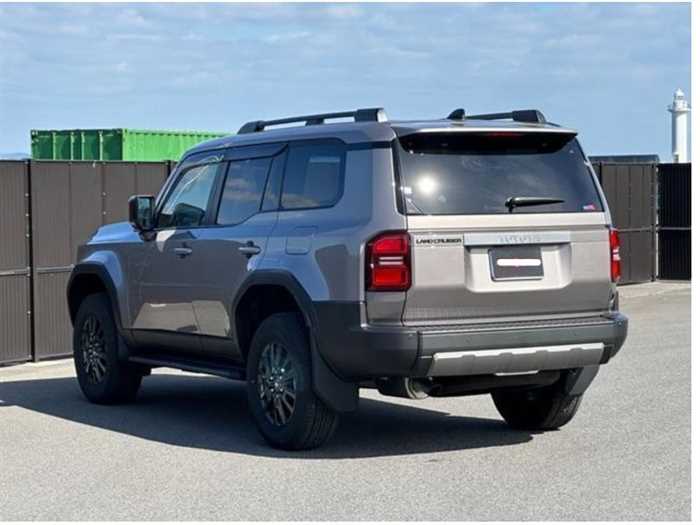 Toyota Land Cruiser VX 4WD 7 LEATHER SEATS SUNROOF 2025 — миниатюра 9