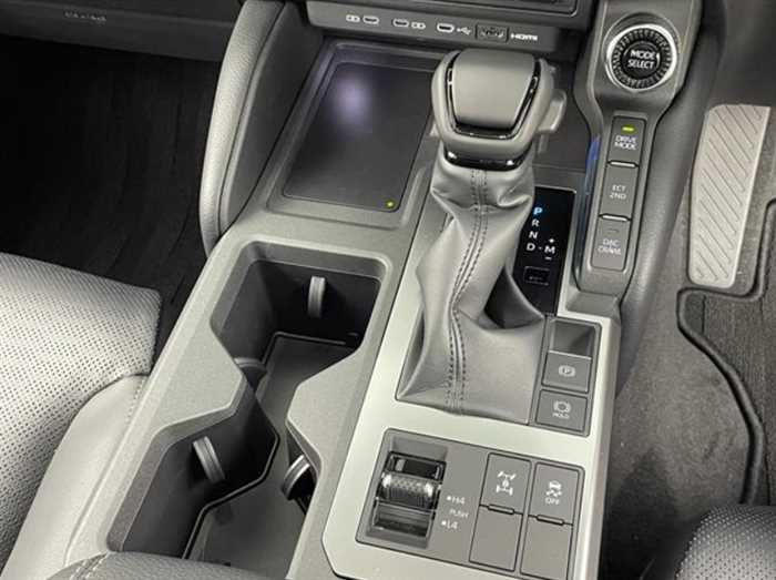 Toyota Land Cruiser 250 VX 4WD 7 LEATHER SEATS SUNROOF DIESEL 2024 — миниатюра 6