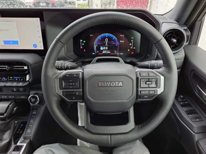 Toyota Land Cruiser Prado 250 VX MODELISTA DIESEL 7-SEATS 2024 — миниатюра 10