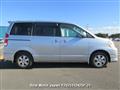 2005 Toyota Noah