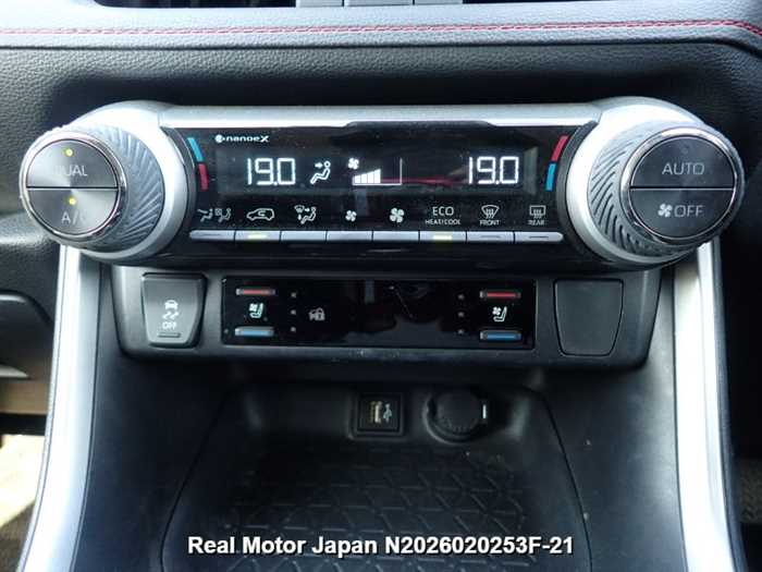 Toyota RAV4 2.0 ADVENTURE OFFROAD PKG 4WD ONLY 33,000 KMLEAT 2024 — миниатюра 10