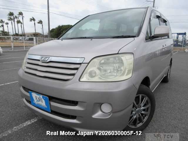 2004 Toyota Noah