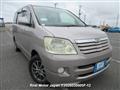 2004 Toyota Noah