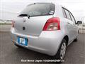 2005 Toyota Vitz