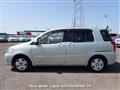2005 Toyota Raum