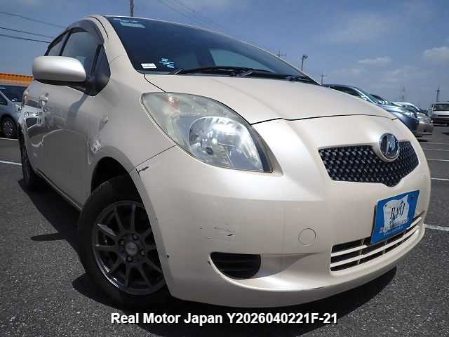 Toyota Vitz 2005 photo 2