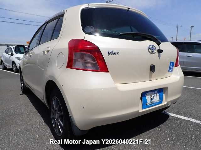 Toyota Vitz 2005 photo 3