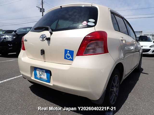 Toyota Vitz 2005 photo 4