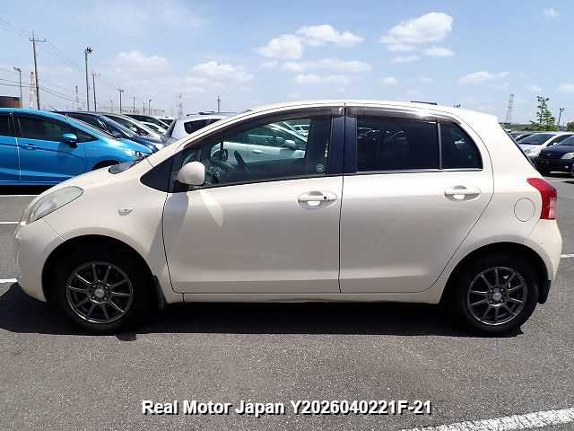 Toyota Vitz 2005 photo 5