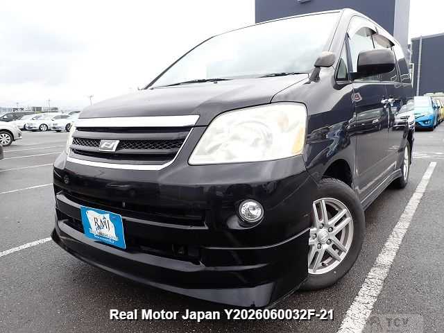 2005 Toyota Noah