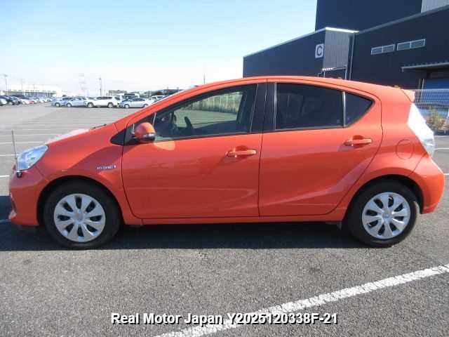 Toyota Aqua 2014 photo 5