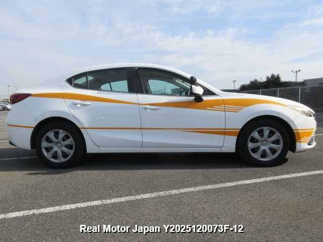 Mazda Axela 2015 photo 4