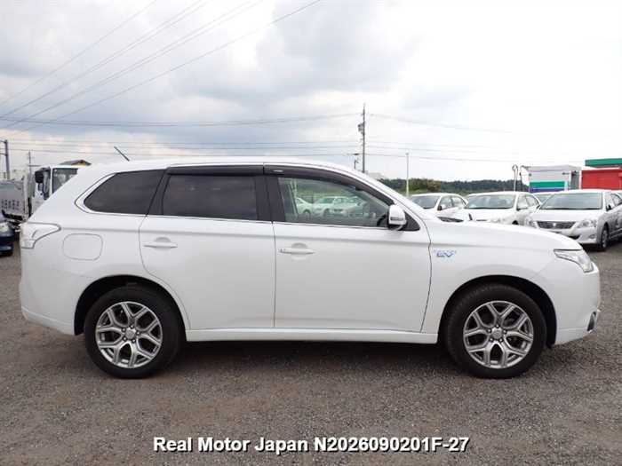 Mitsubishi Outlander Phev 2014 photo 5
