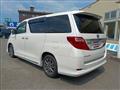 2013 Toyota Alphard Hybrid