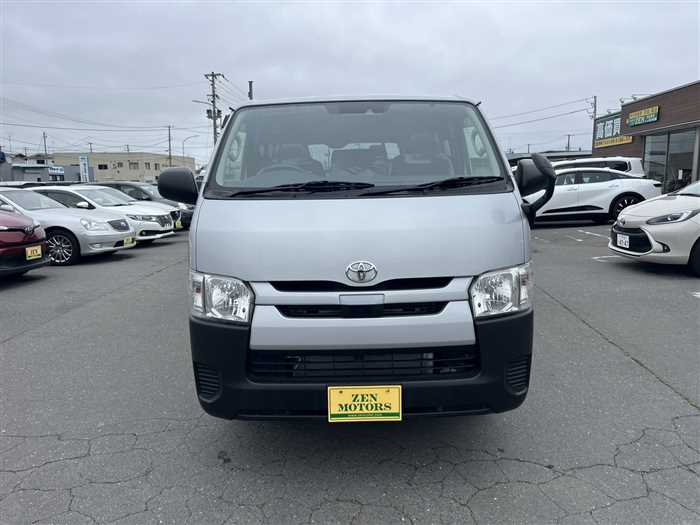 Toyota Hiace Van 2018 photo 2