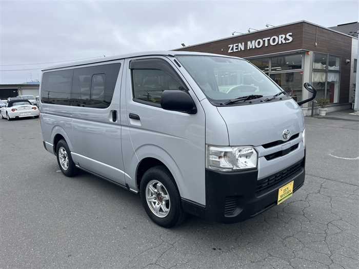 Toyota Hiace Van 2018 photo 3