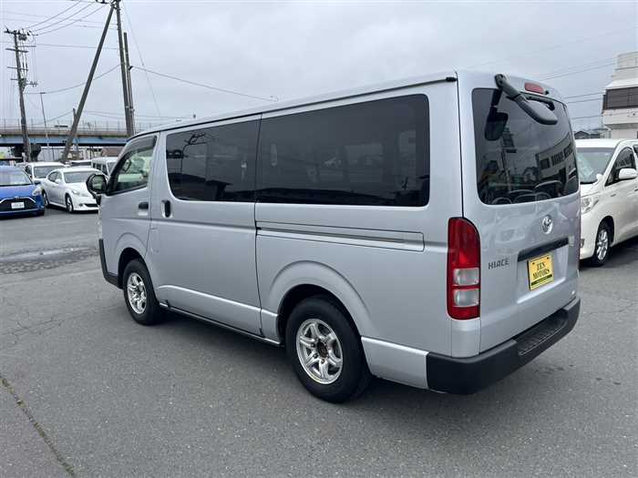 Toyota Hiace Van 2018 photo 5