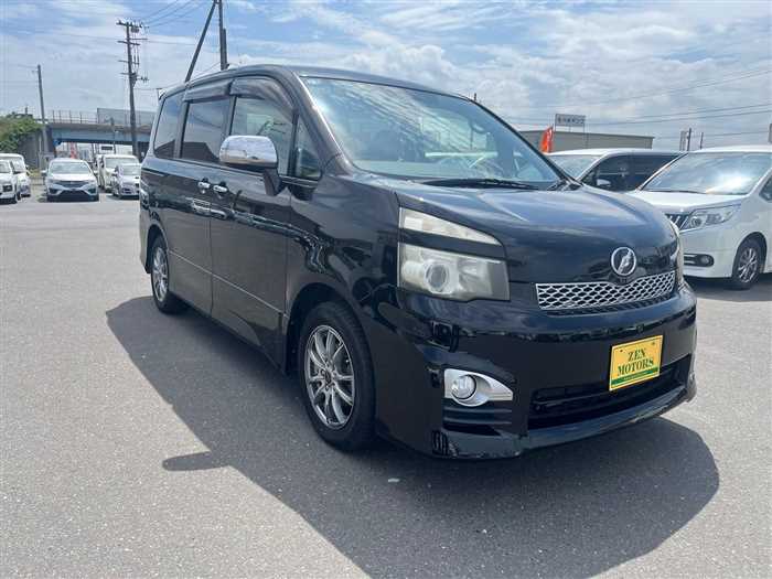 Toyota Voxy 2011 photo 3