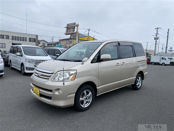 2005 Toyota Noah