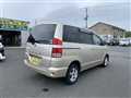 2005 Toyota Noah