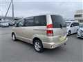 2005 Toyota Noah