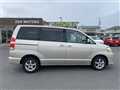2005 Toyota Noah