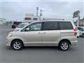 2005 Toyota Noah