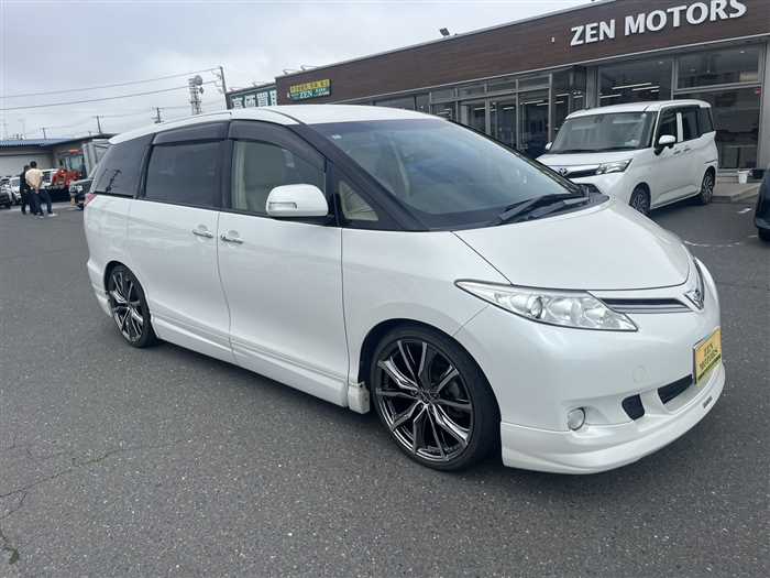 Toyota Estima 2014 photo 3