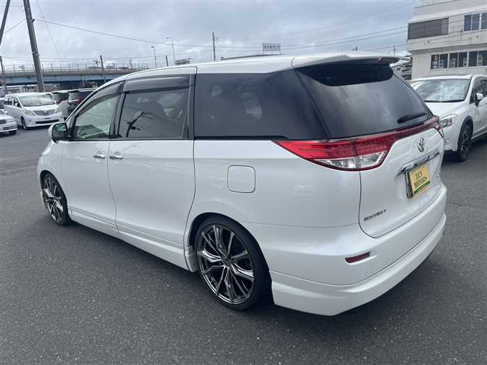 Toyota Estima 2014 photo 5
