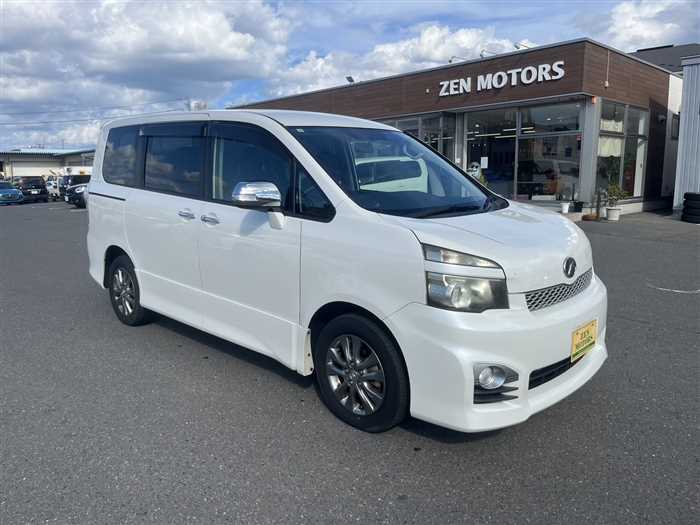 Toyota Voxy 2011 photo 3