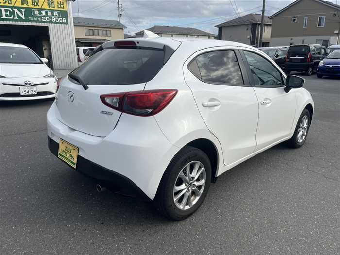 Mazda Demio 2016 photo 4