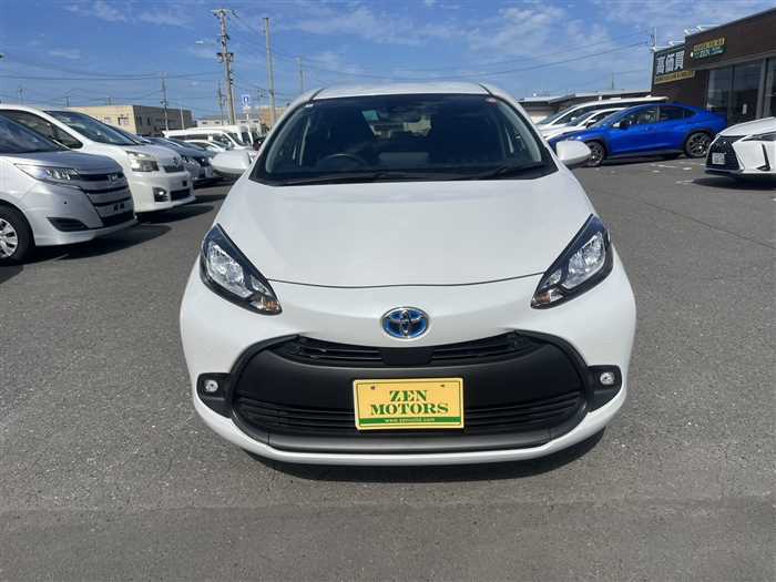 Toyota Aqua 2023 photo 2