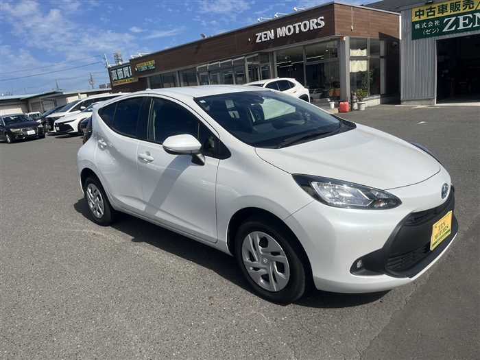 Toyota Aqua 2023 photo 3