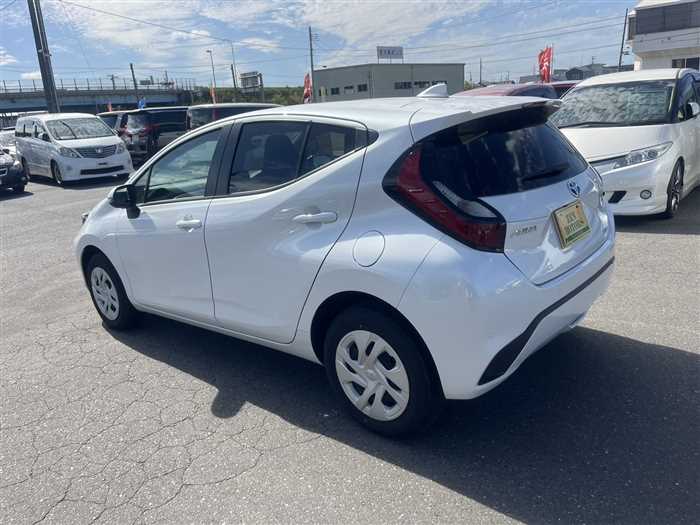 Toyota Aqua 2023 photo 4