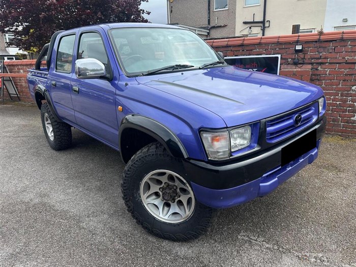 2000 Toyota Hilux