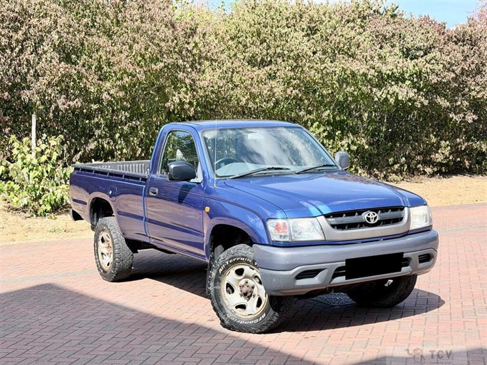 2004 Toyota Hilux
