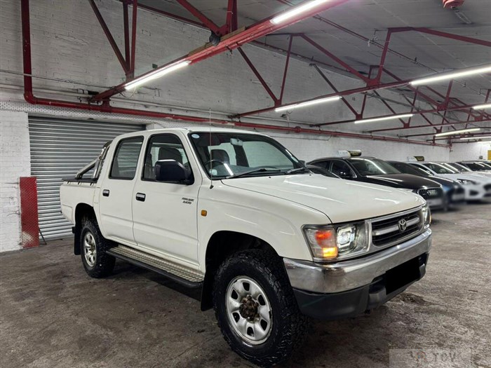 2000 Toyota Hilux