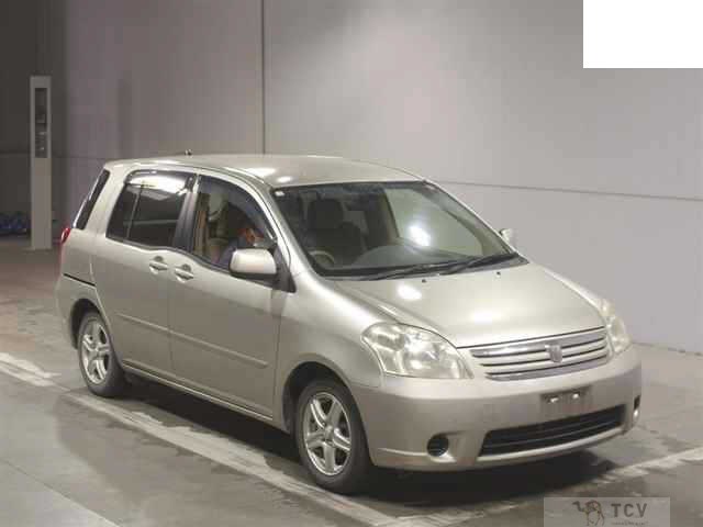 2004 Toyota Raum