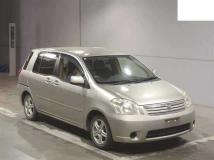 2004 Toyota Raum