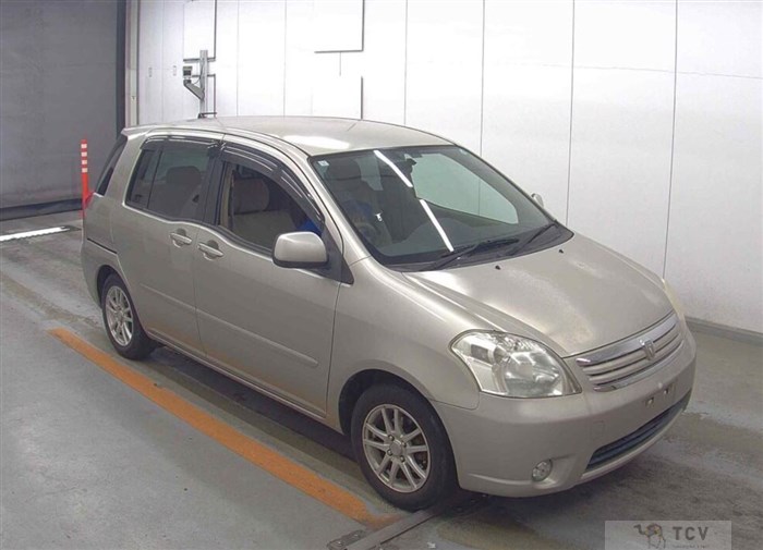 2003 Toyota Raum
