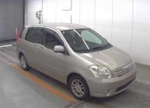2003 Toyota Raum
