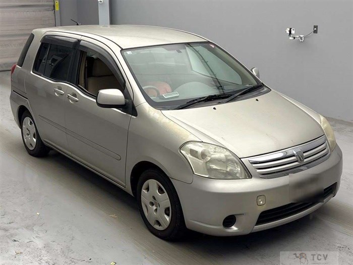 2004 Toyota Raum