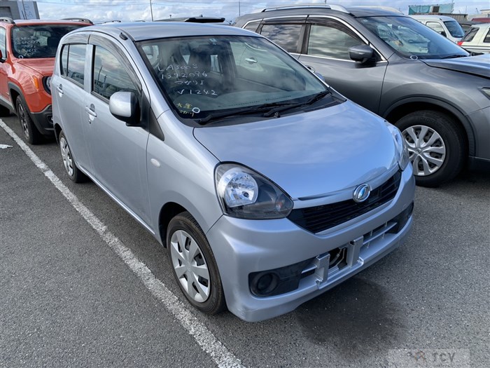 2016 Daihatsu Mira Es