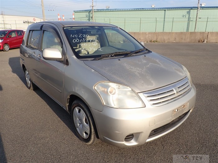 2003 Toyota Raum
