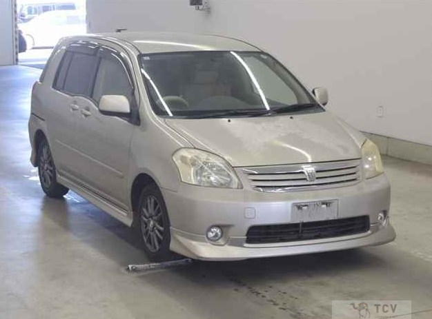2004 Toyota Raum