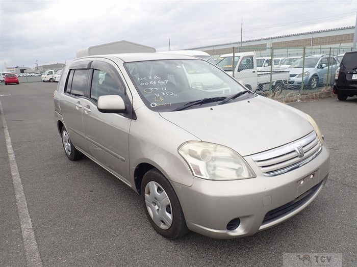 2005 Toyota Raum